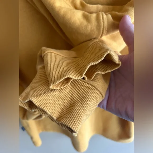 ✌️4 for $20✌️ Puma cropped sweatshirt - Picture 4 of 10